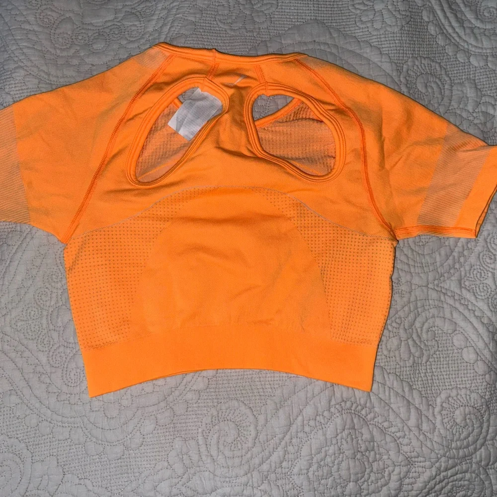 5- ULTRA SEAMLESS GYMSHARK CROP TOPS- BLACK, BLUE, PINK, TEAL, & ORANGE MEDIUM - Picture 14 of 15